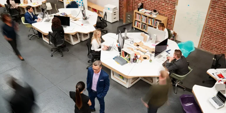 Pros and Cons of Hiring a Video Marketing Agency